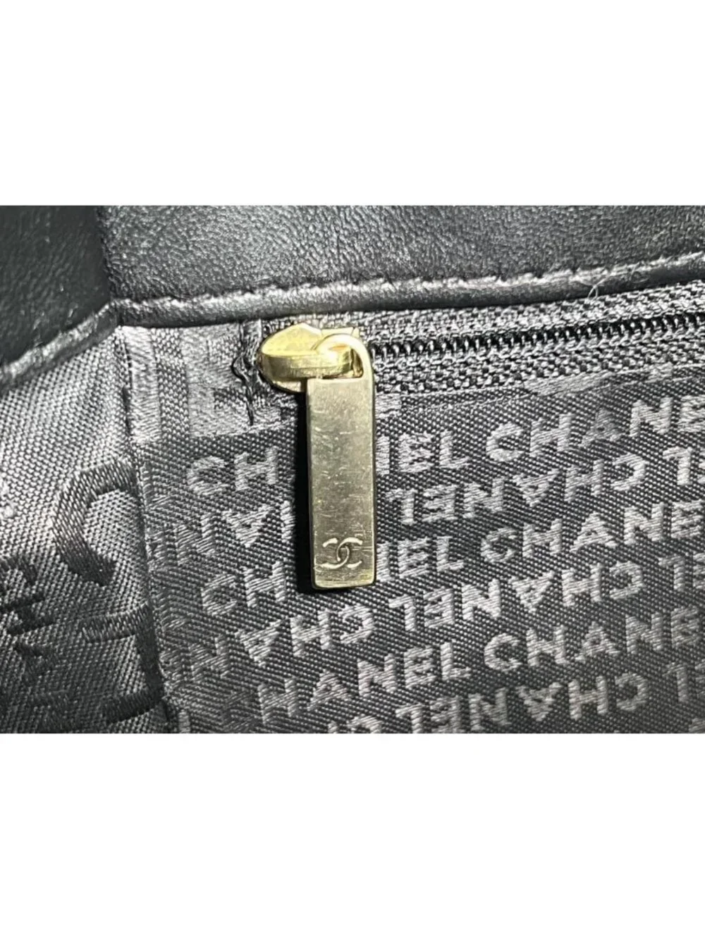 Chanel Tote Icon Line